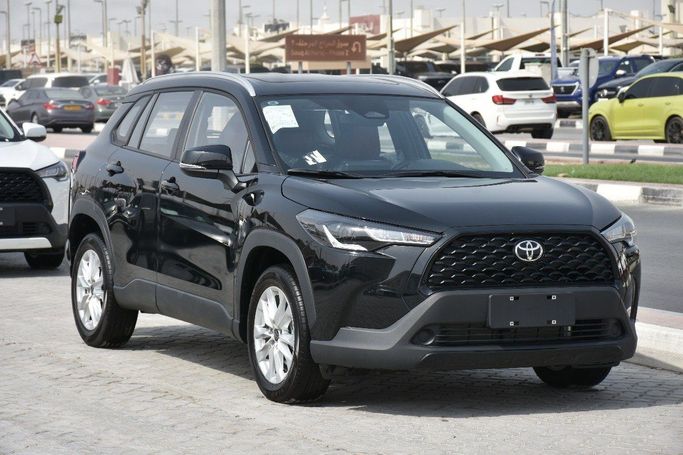 Новый Toyota Corolla Cross I, 2.0 л, 2025 в Шардже от Alfaris Used Cars Черный цвет.  | AUTO.AE