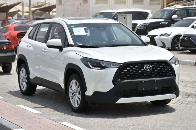 Новый Toyota Corolla Cross I, 2.0 л, 2025 в Шардже от Alfaris Used Cars Белый цвет.  | AUTO.AE
