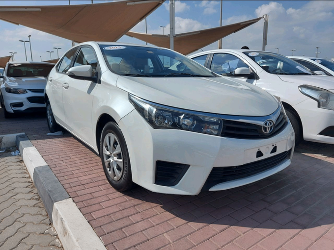 Подержанный Toyota Corolla XI (E160, E170), 1.8 л, 2015 в Шардже от Alhamoor Used Cars Белый цвет. GCC | AUTO.AE