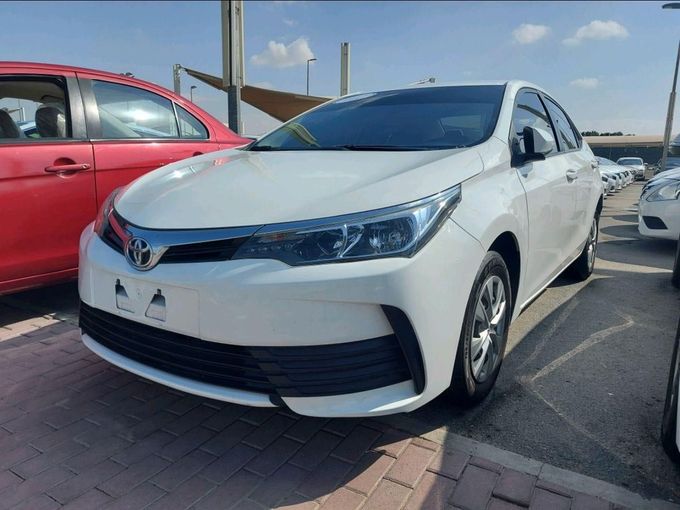 Подержанный Toyota Corolla XI (E160, E170) Рестайлинг, 1.8 л, 2017 в Шардже от Alhamoor Used Cars Белый цвет. GCC | AUTO.AE