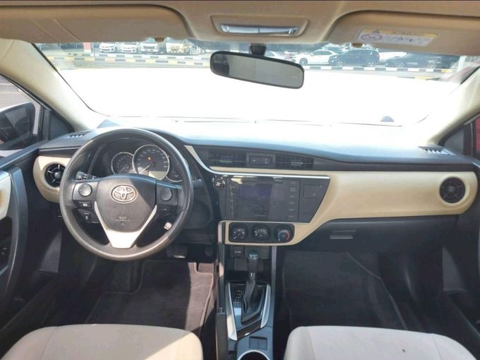 Подержанный Toyota Corolla XI (E160, E170) Рестайлинг, 1.8 л, 2017 в Шардже от Alhamoor Used Cars Белый цвет. GCC | AUTO.AE