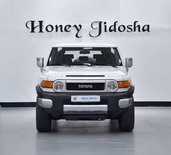 Подержанный Toyota FJ Cruiser, 4.0 л, 2016 в Шардже от Honey Gidosha Used Cars Tr. Белый цвет.  | AUTO.AE