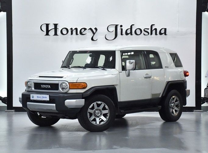 Подержанный Toyota FJ Cruiser, 4.0 л, 2016 в Шардже от Honey Gidosha Used Cars Tr. Белый цвет.  | AUTO.AE