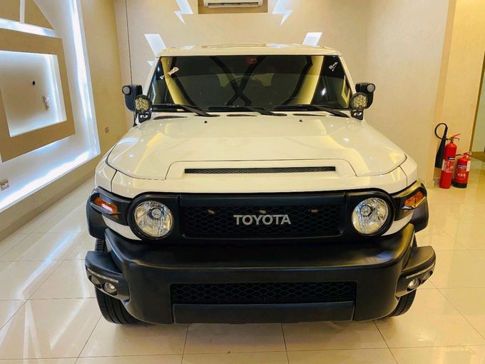 Used Toyota FJ Cruiser, 4.0 l, 2014 in Sharjah by Alhamoor Used Cars, White color. GCC Specs | AUTO.AE