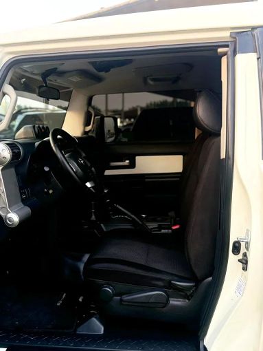Подержанный Toyota FJ Cruiser, 4.0 л, 2023 в Шардже от Ahmad alkhodari Motors Белый цвет. GCC | AUTO.AE