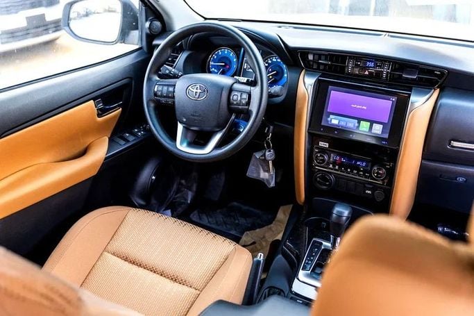 Новый Toyota Fortuner II Рестайлинг, 2.7 л, 2025 в Шардже от Almarid Motors Белый цвет. GCC | AUTO.AE