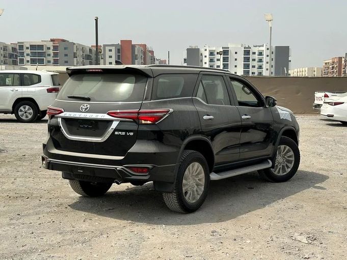 Новый Toyota Fortuner II Рестайлинг, 4.0 л, 2025 в Шардже от Almarid Motors Черный цвет. GCC | AUTO.AE