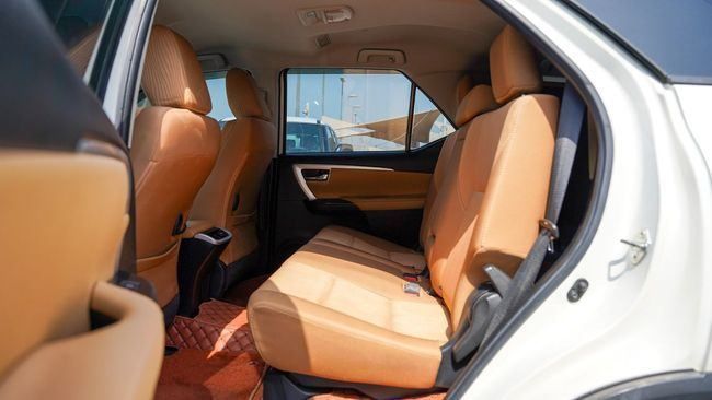 Used Toyota Fortuner II, 2.7 l, 2017 in Sharjah by Alnujoom Al Malakiah Used Cars, White color. GCC Specs | AUTO.AE