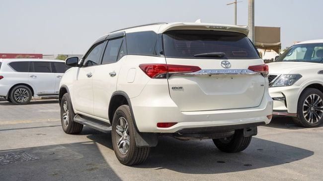 Used Toyota Fortuner II, 2.7 l, 2017 in Sharjah by Alnujoom Al Malakiah Used Cars, White color. GCC Specs | AUTO.AE