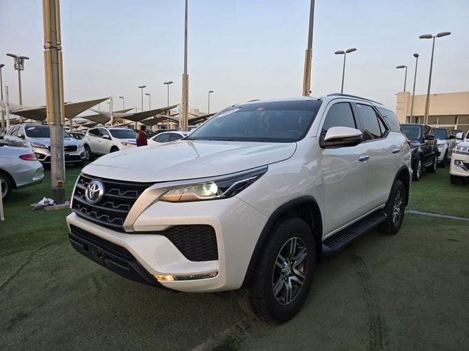 Used Toyota Fortuner II Facelift, 2.7 l, 2023 in Sharjah by Rebou Najd Used Cars, White color. GCC Specs | AUTO.AE