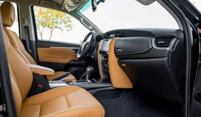 New Toyota Fortuner II Facelift, 2.7 l, 2024 in Sharjah by Nour Alnukhba Motors, Black color. GCC Specs | AUTO.AE