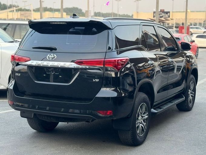 Used Toyota Fortuner II, 4 l, 2017 in Sharjah by Nour Alnukhba Motors, Black color. GCC Specs | AUTO.AE