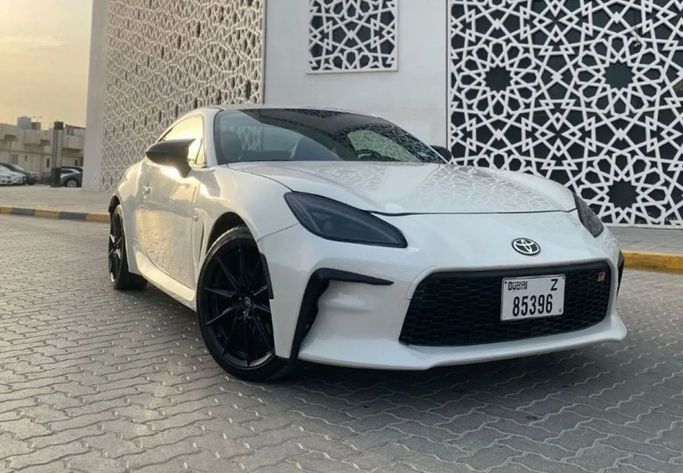 Подержанный Toyota GR86, 2.4 л, 2022 в Шардже от Abo Saif Белый цвет. Американская | AUTO.AE