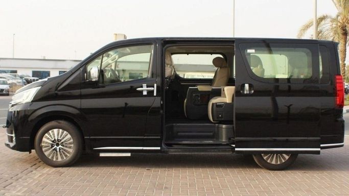 Новый Toyota Granvia II, 2.8 л, 2024 в Шардже от Nour Alnukhba Motors Черный цвет. GCC | AUTO.AE