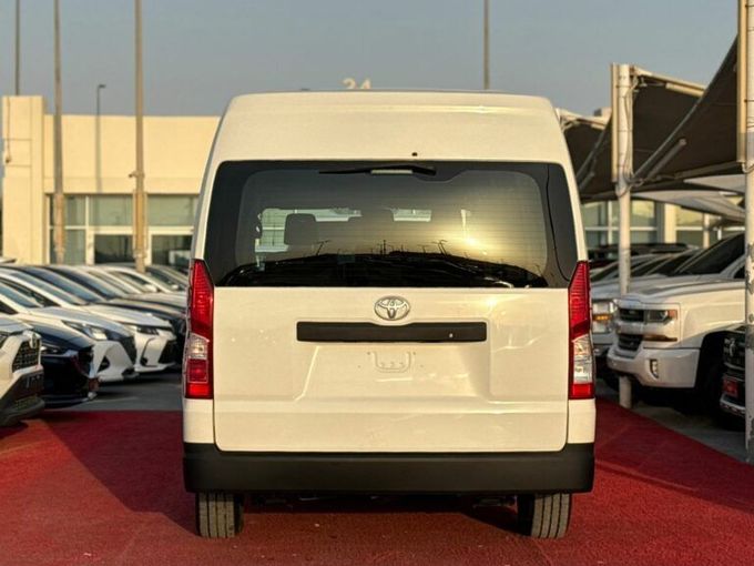 Новый Toyota HiAce H300, 3.5 л, 2021 в Шардже от Al Aram Cars Белый цвет. GCC | AUTO.AE