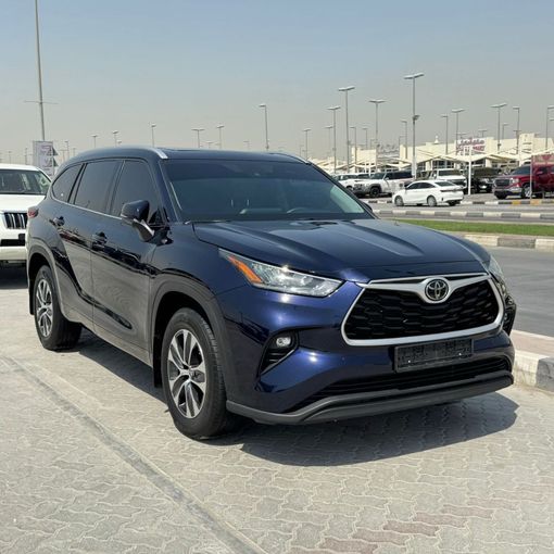 Подержанный Toyota Highlander IV (U70), 3.5 л, 2022 в Шардже от Alfaris Used Cars Синий цвет.  | AUTO.AE