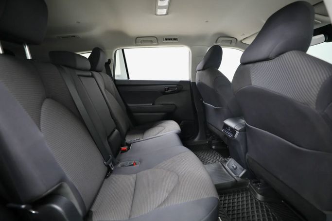 Подержанный Toyota Highlander IV (U70), 3.5 л, 2020 в Шардже от Al Qassem Cars Trading Черный цвет. Канадская | AUTO.AE