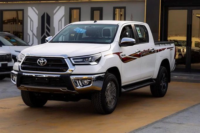 Новый Toyota Hilux VIII Рестайлинг, 4.0 л, 2025 в Шардже от Almarid Motors Белый цвет. GCC | AUTO.AE