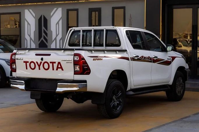 Новый Toyota Hilux VIII Рестайлинг, 4.0 л, 2025 в Шардже от Almarid Motors Белый цвет. GCC | AUTO.AE