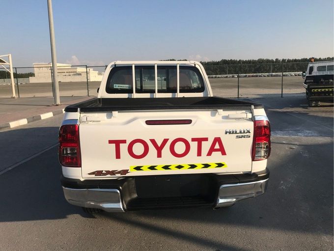Подержанный Toyota Hilux VIII, 4.0 л, 2020 в Шардже от Alhamoor Used Cars Белый цвет. GCC | AUTO.AE