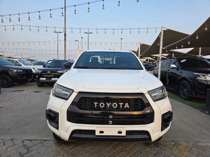 Used Toyota Hilux VIII Facelift, 4.0 l, 2022 in Sharjah by Rebou Najd Used Cars, White color. GCC Specs | AUTO.AE