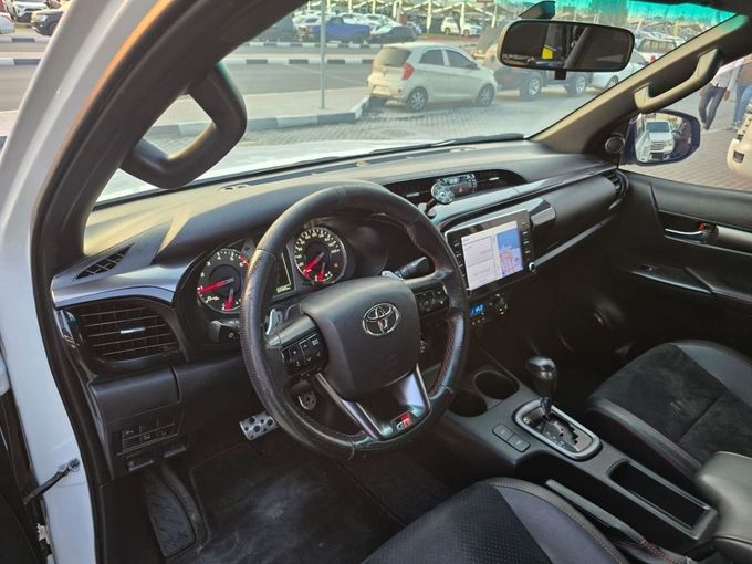 Used Toyota Hilux VIII Facelift, 4.0 l, 2022 in Sharjah by Rebou Najd Used Cars, White color. GCC Specs | AUTO.AE