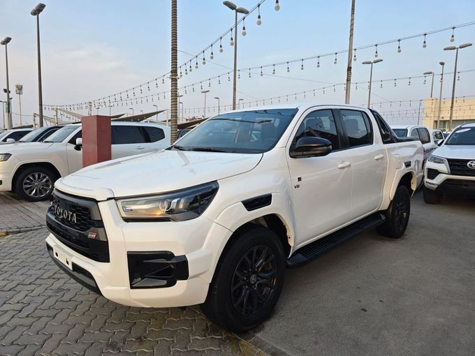 Used Toyota Hilux VIII Facelift, 4.0 l, 2022 in Sharjah by Rebou Najd Used Cars, White color. GCC Specs | AUTO.AE