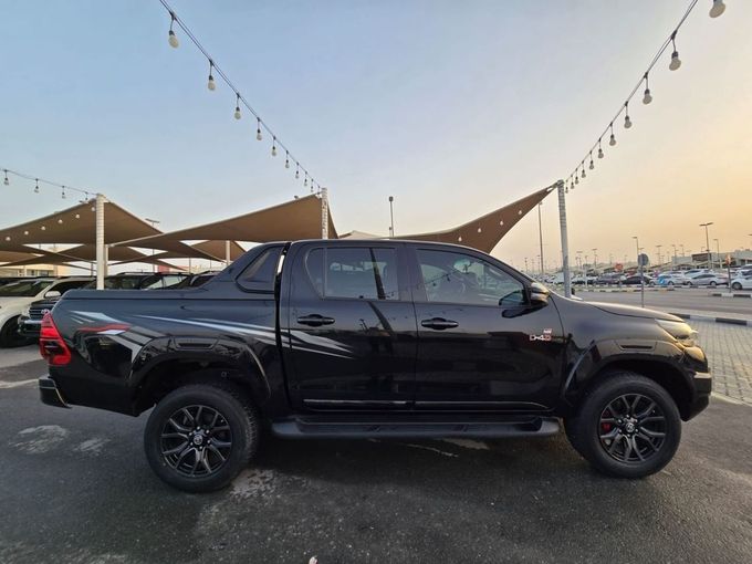 Used Toyota Hilux VIII Facelift, 2.8 l, 2023 in Sharjah by Rebou Najd Used Cars, Black color. GCC Specs | AUTO.AE