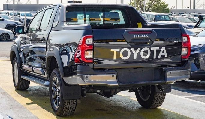 Новый Toyota Hilux VIII Рестайлинг, 2.8 л, 2025 в Шардже от Nour Alnukhba Motors Черный цвет. Other | AUTO.AE