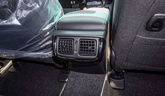 Новый Toyota Hilux VIII Рестайлинг 2, 2.8 л, 2025 в Шардже от Nour Alnukhba Motors Белый цвет. Other | AUTO.AE