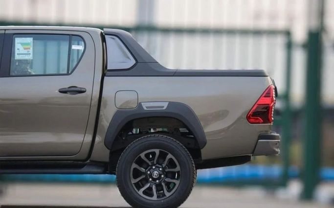 New Toyota Hilux VIII Facelift, 4.0 l, 2025 in Sharjah by Nour Alnukhba Motors, Green color. GCC Specs | AUTO.AE