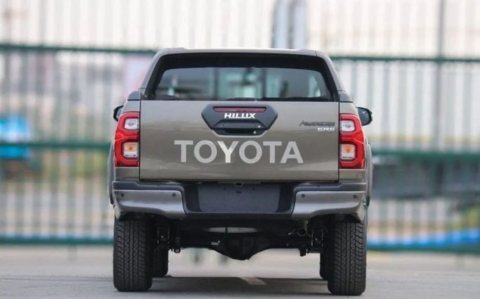 New Toyota Hilux VIII Facelift, 4.0 l, 2025 in Sharjah by Nour Alnukhba Motors, Green color. GCC Specs | AUTO.AE