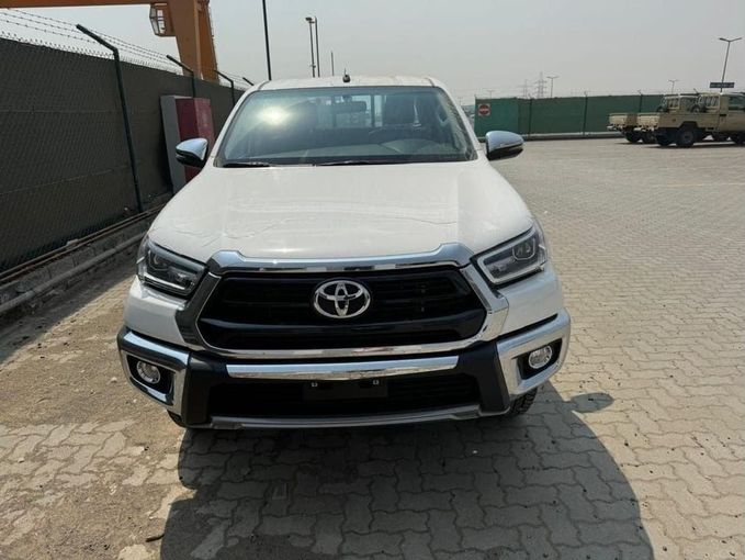 New Toyota Hilux VIII Facelift, 2.7 l, 2025 in Sharjah by Nour Alnukhba Motors, White color. Other | AUTO.AE