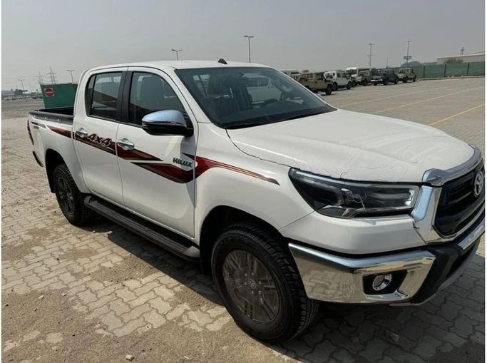 New Toyota Hilux VIII Facelift, 2.7 l, 2025 in Sharjah by Nour Alnukhba Motors, White color. Other | AUTO.AE