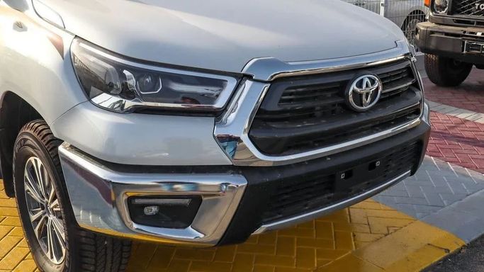 New Toyota Hilux VIII Facelift, 2.4 l, 2024 in Sharjah by Nour Alnukhba Motors, Silver color. Other | AUTO.AE