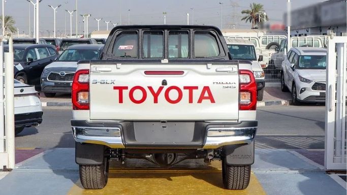 New Toyota Hilux VIII Facelift, 2.4 l, 2024 in Sharjah by Nour Alnukhba Motors, Silver color. Other | AUTO.AE
