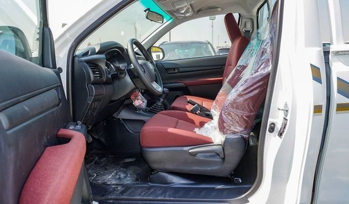 Новый Toyota Hilux Extra Cab VIII Рестайлинг, 2.4 л, 2024 в Шардже от Nour Alnukhba Motors Белый цвет. Other | AUTO.AE