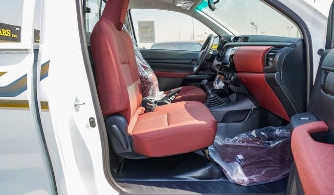 Новый Toyota Hilux Extra Cab VIII Рестайлинг, 2.4 л, 2024 в Шардже от Nour Alnukhba Motors Белый цвет. Other | AUTO.AE