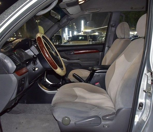 Used Toyota Land Cruiser Prado 120 Series, 4.0 l, 2005 in Sharjah by Honey Gidosha Used Cars Tr., Silver color.  | AUTO.AE