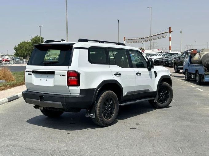 Новый Toyota Land Cruiser Prado 250 Series, 2.4 л, 2024 в Шардже от Almarid Motors Белый цвет. GCC | AUTO.AE