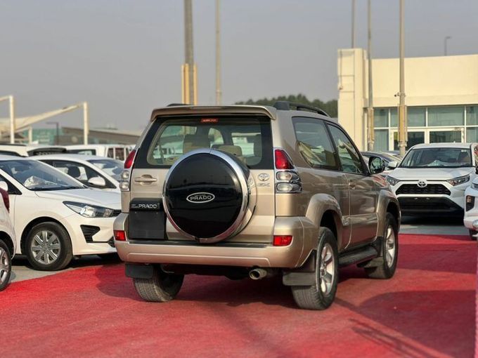 Новый Toyota Land Cruiser Prado 120 Series Рестайлинг, 2.7 л, 2009 в Шардже от Al Aram Cars Золотистый цвет. GCC | AUTO.AE