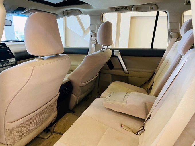 Подержанный Toyota Land Cruiser Prado 150 Series Рестайлинг 2, 3.5 л, 2019 в Шардже от Alhamoor Used Cars Белый цвет. GCC | AUTO.AE