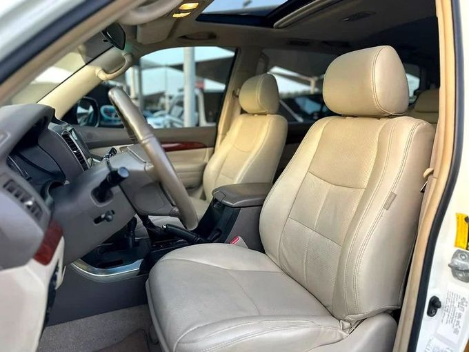 Подержанный Toyota Land Cruiser Prado 120 Series, 4.0 л, 2006 в Шардже от Ahmad alkhodari Motors Серебристый цвет. GCC | AUTO.AE
