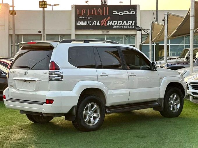 Подержанный Toyota Land Cruiser Prado 120 Series, 4.0 л, 2006 в Шардже от Ahmad alkhodari Motors Серебристый цвет. GCC | AUTO.AE