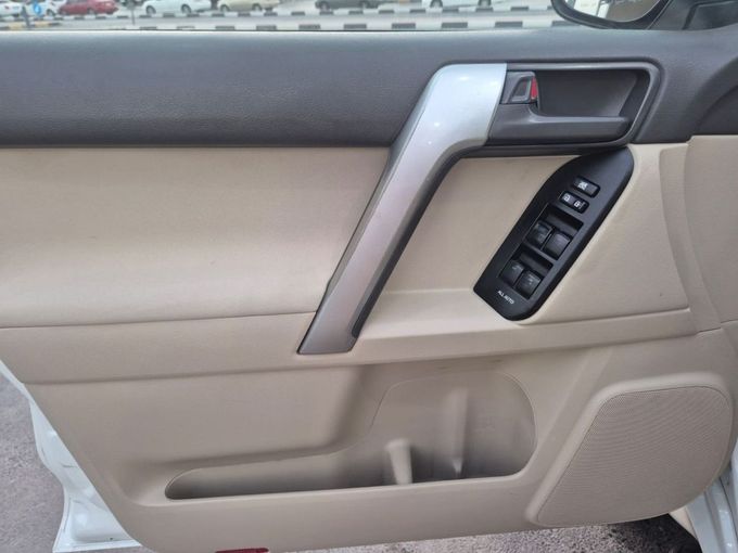 Used Toyota Land Cruiser Prado 150 Series Facelift 3, 4.0 l, 2021 in Sharjah by Rebou Najd Used Cars, White color. GCC Specs | AUTO.AE