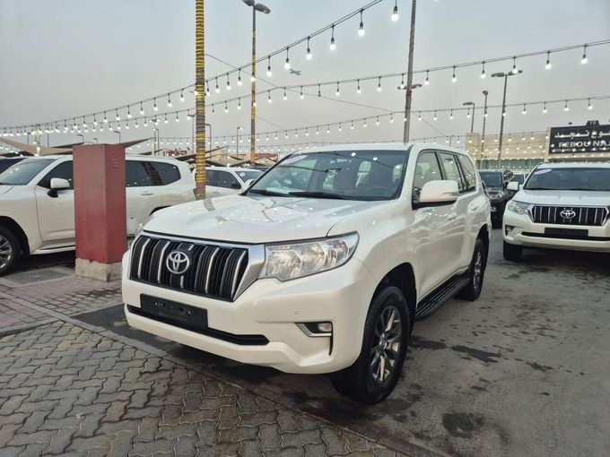 Used Toyota Land Cruiser Prado 150 Series Facelift 3, 4.0 l, 2021 in Sharjah by Rebou Najd Used Cars, White color. GCC Specs | AUTO.AE