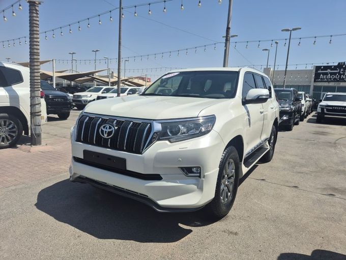 Used Toyota Land Cruiser Prado 150 Series Facelift 2, 4.0 l, 2019 in Sharjah by Rebou Najd Used Cars, White color. GCC Specs | AUTO.AE