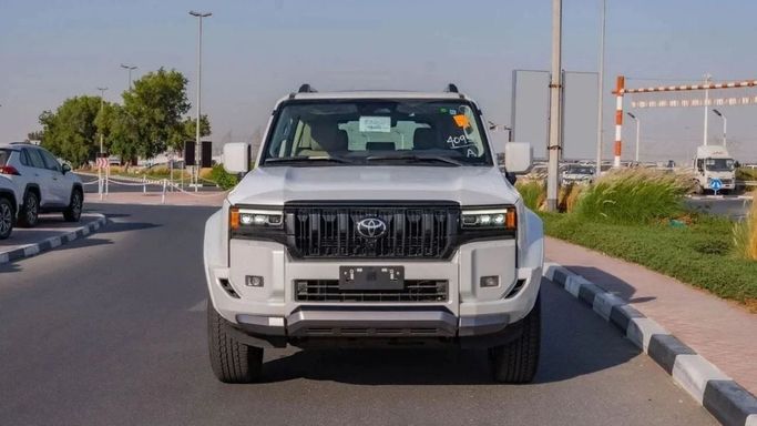 Новый Toyota Land Cruiser Prado 250 Series, 2.4 л, 2025 в Шардже от Nour Alnukhba Motors Белый цвет. GCC | AUTO.AE
