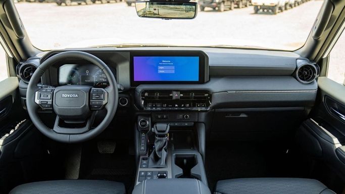 Новый Toyota Land Cruiser Prado 250 Series, 2.8 л, 2024 в Шардже от Nour Alnukhba Motors Белый цвет. Европейская | AUTO.AE
