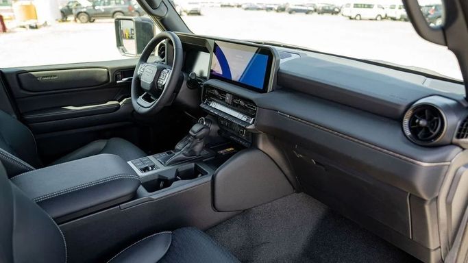 Новый Toyota Land Cruiser Prado 250 Series, 2.8 л, 2024 в Шардже от Nour Alnukhba Motors Белый цвет. Европейская | AUTO.AE